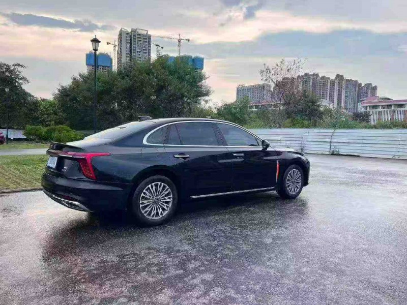 南宁25年红旗H57