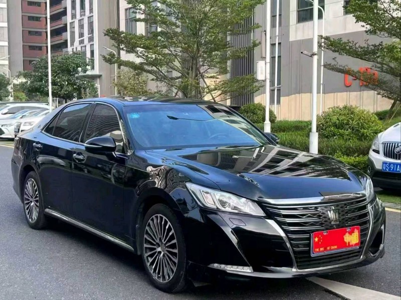 广州19年丰田皇冠3