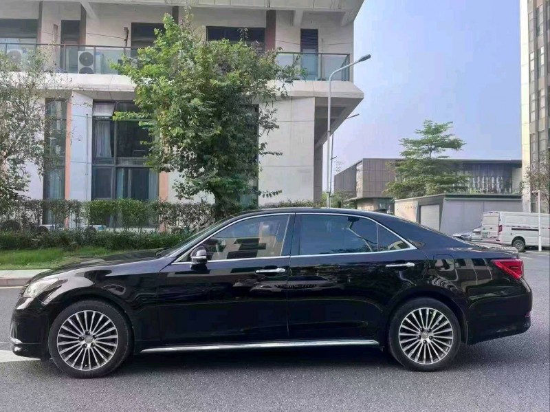广州19年丰田皇冠8