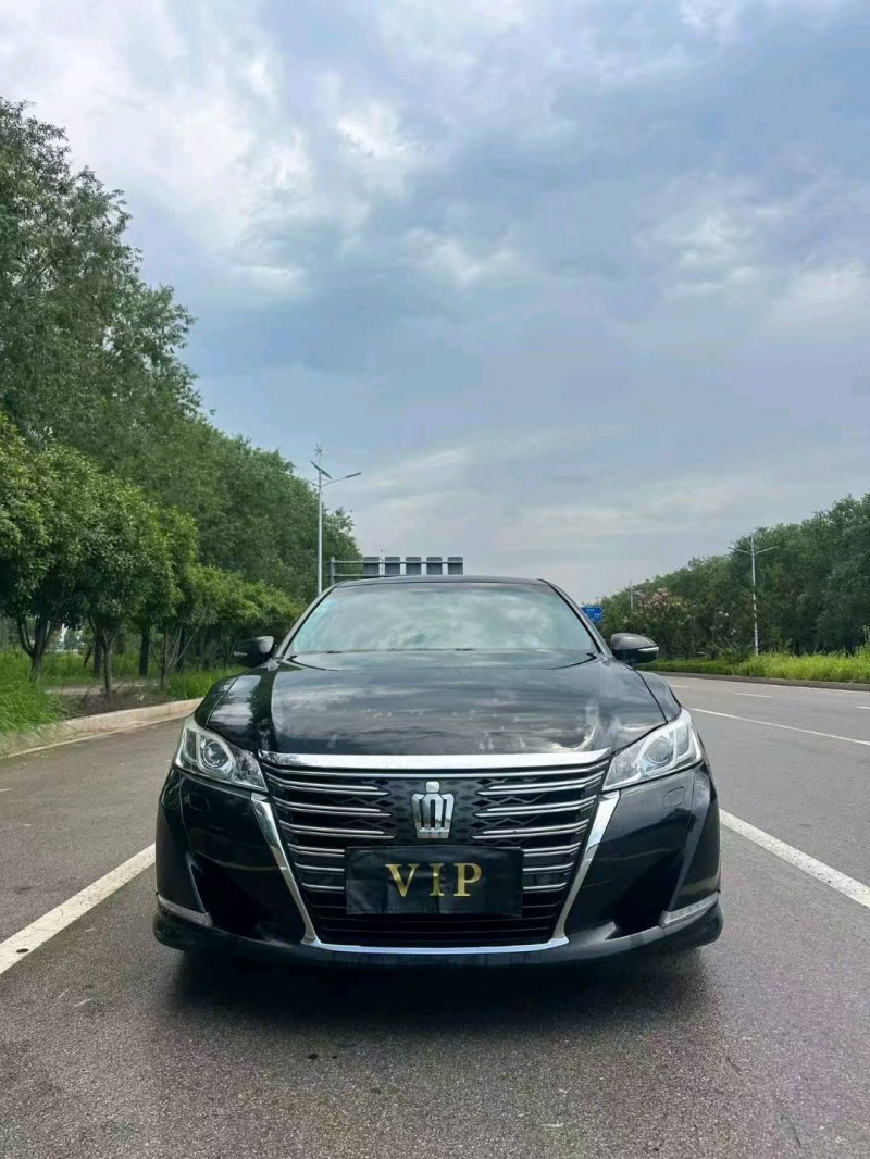 枣庄18年丰田皇冠1