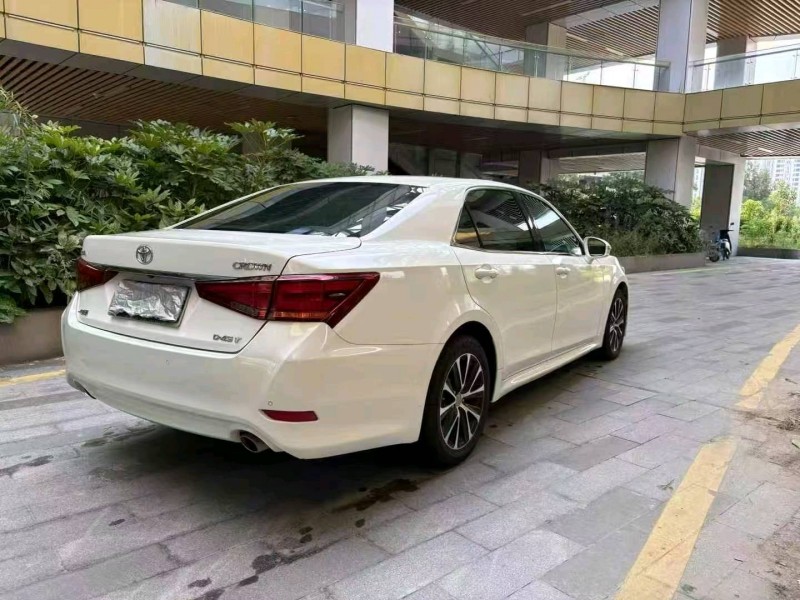 南通18年丰田皇冠9