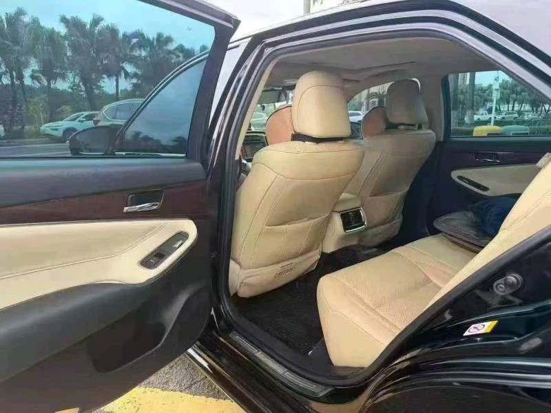 广州16年丰田皇冠6