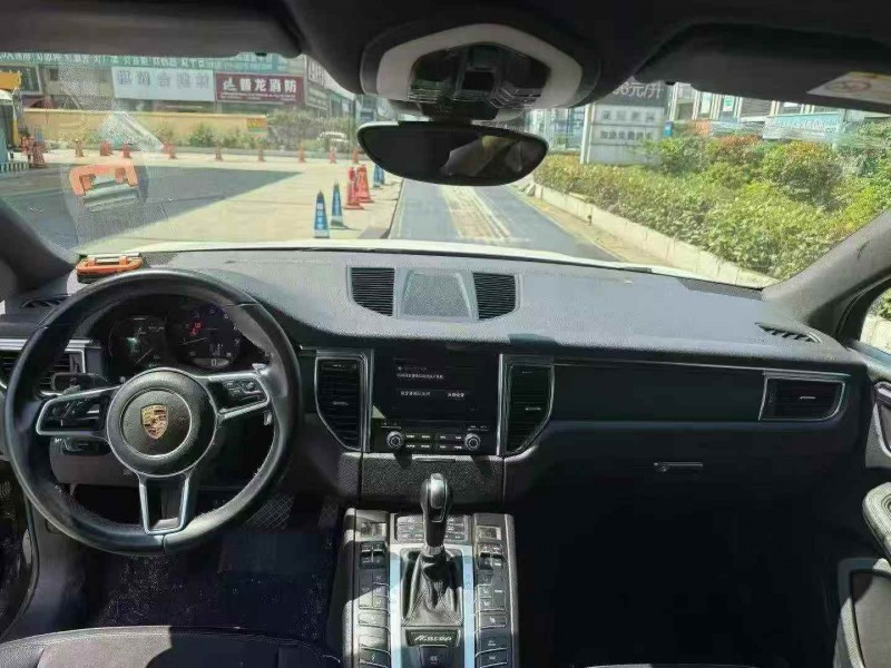 广州18年保时捷Macan4