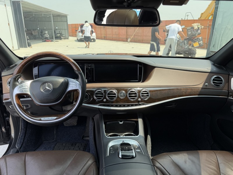 新乡15年奔驰迈巴赫S级5