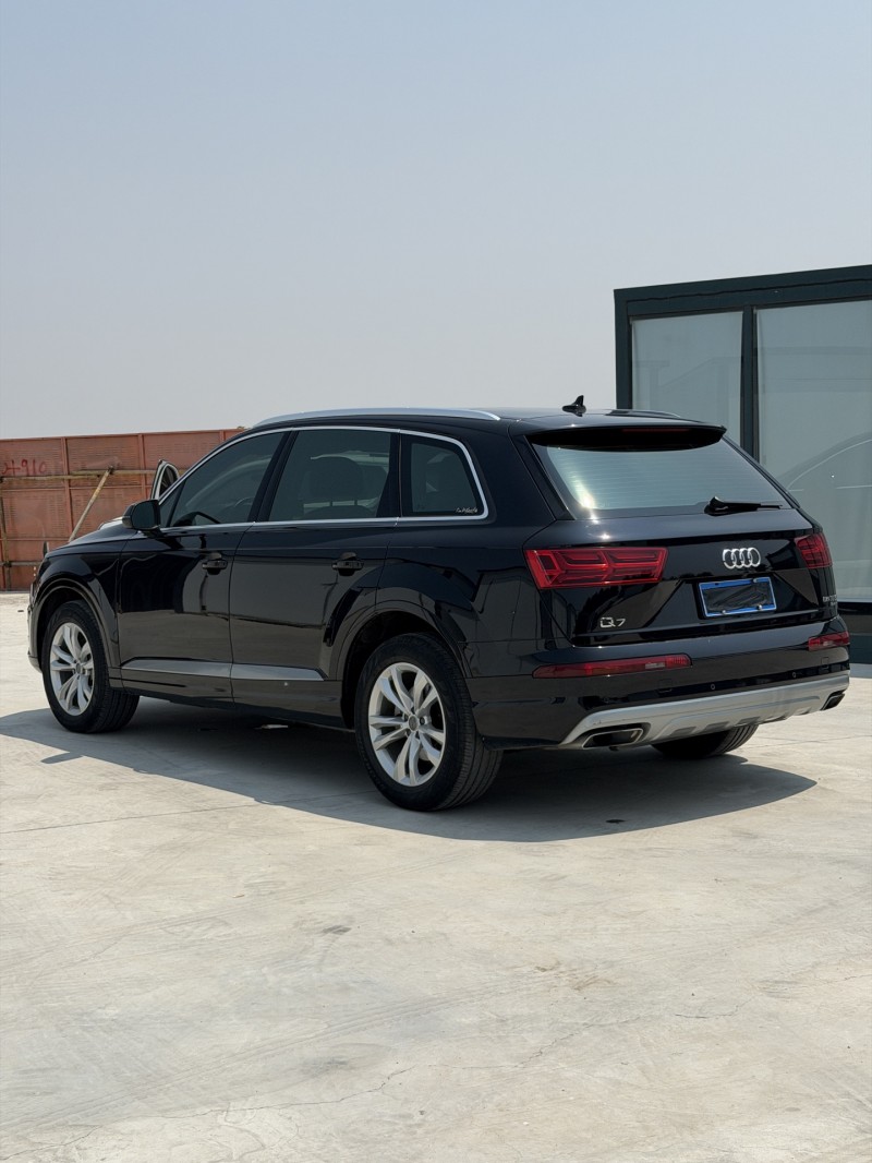 新乡17年奥迪Q78