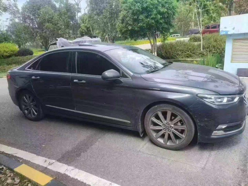 丽江20年福特金牛座3