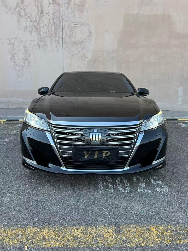 营口16年丰田皇冠1