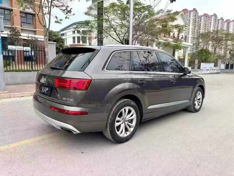南宁18年奥迪Q77