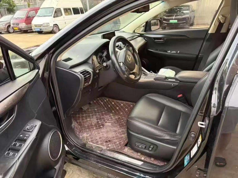 东营18年雷克萨斯NX4