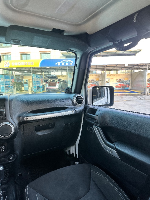 拉萨15年Jeep牧马人2
