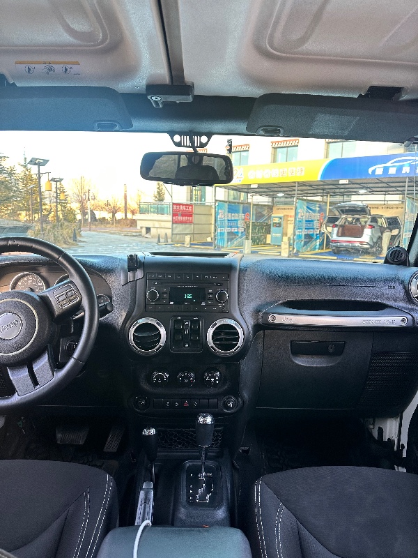 拉萨15年Jeep牧马人3