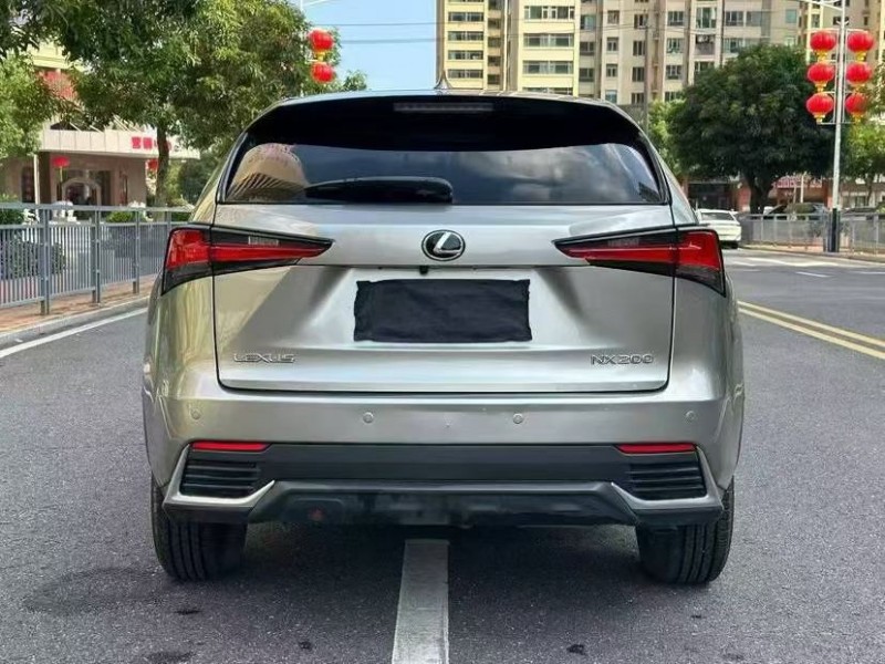 东莞20年雷克萨斯NX8