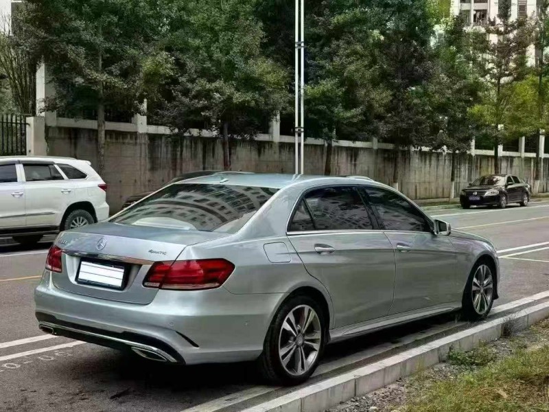 丽江16年奔驰E8