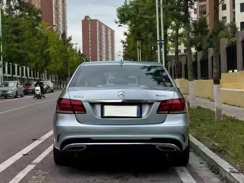 丽江16年奔驰E9