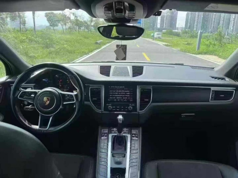 佛山17年保时捷Macan5