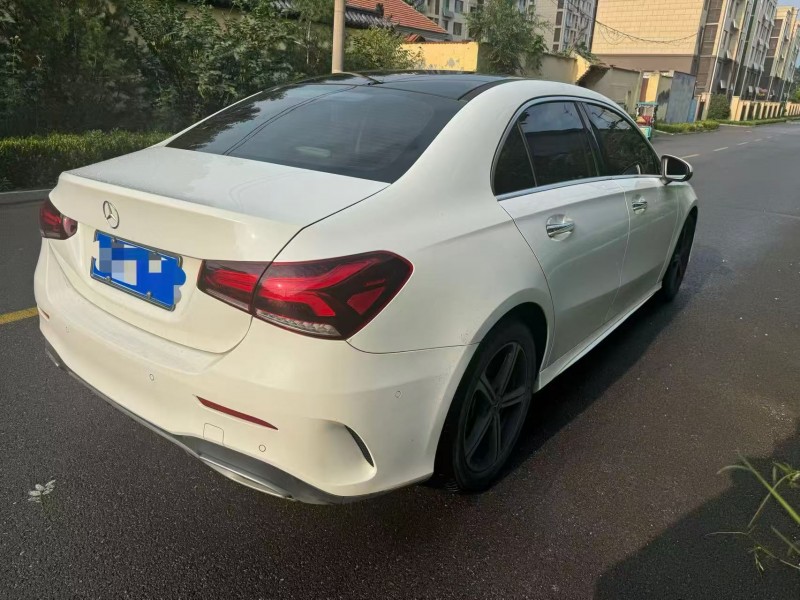 淄博22年奔驰A8