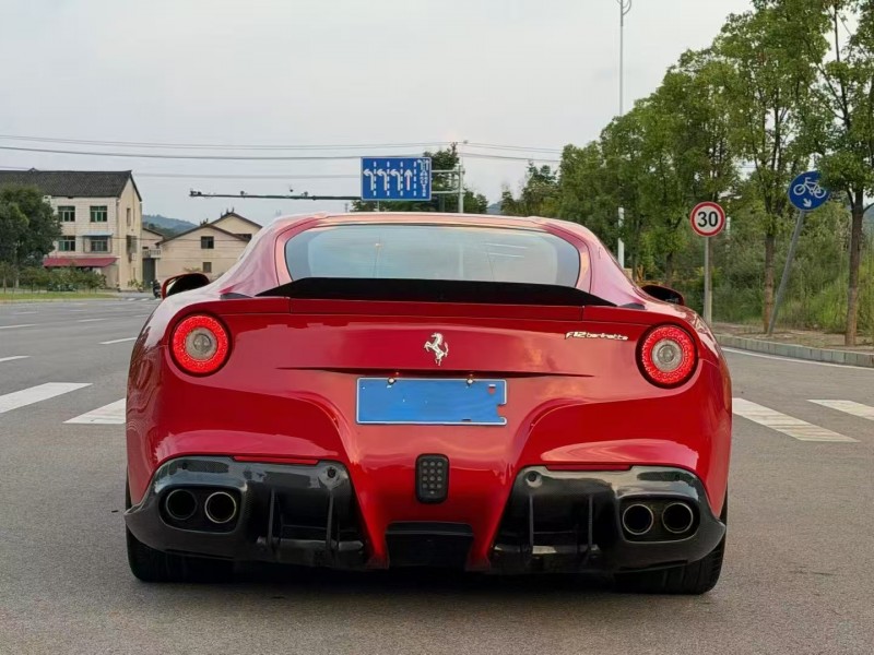 长沙14年法拉利F12berlinetta9