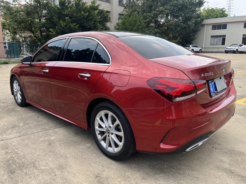 中山19年奔驰A4