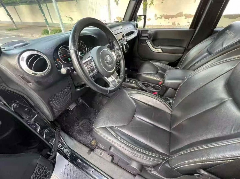 鹤壁18年Jeep牧马人4