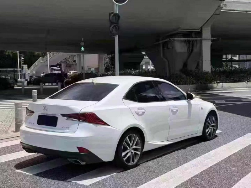 北海19年雷克萨斯IS9