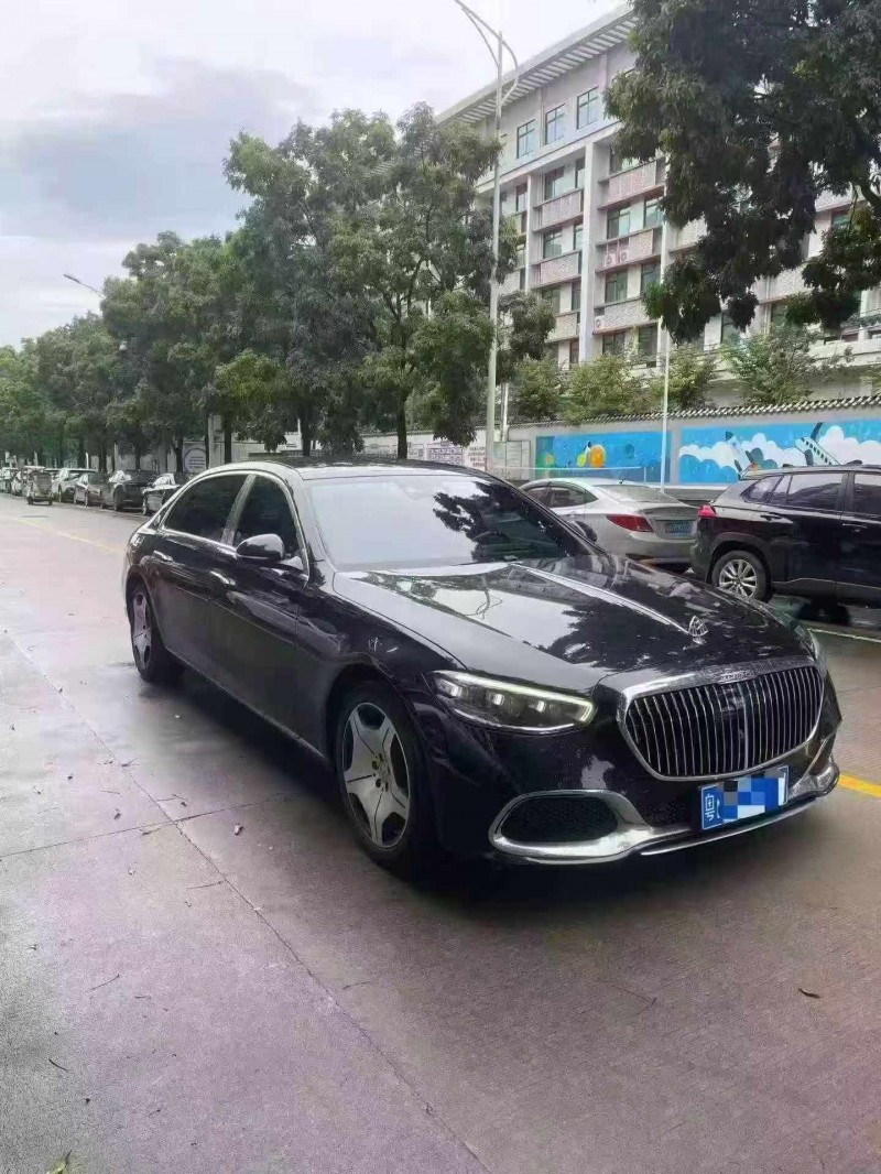 汕头22年奔驰迈巴赫S级2