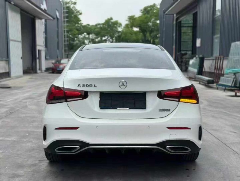 延安22年奔驰A8