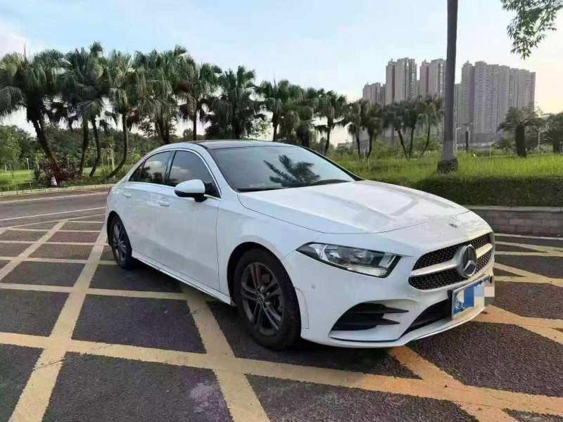 珠海21年奔驰A2