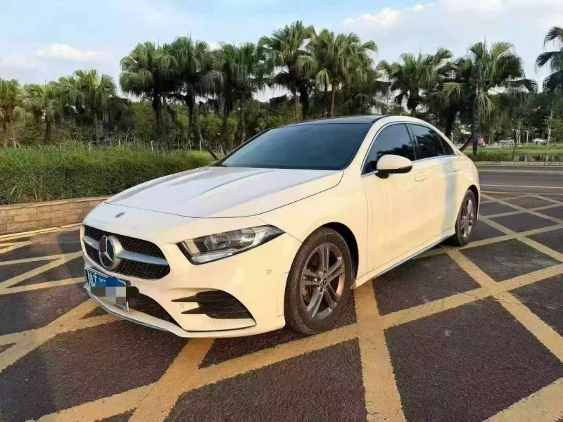 珠海21年奔驰A3