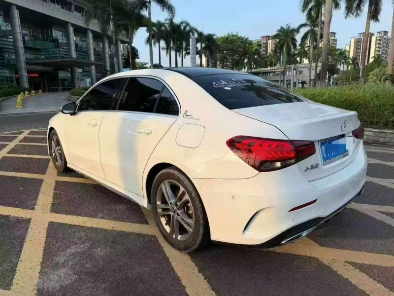 珠海21年奔驰A8