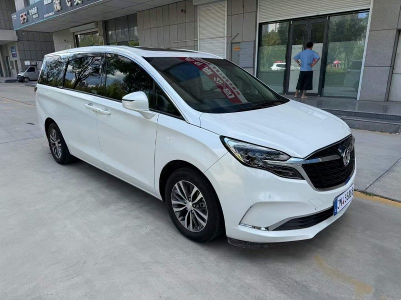 济宁21年别克GL82