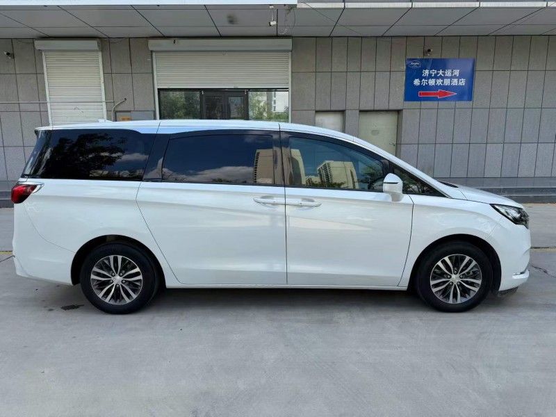 济宁21年别克GL84