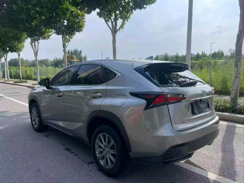 岳阳15年雷克萨斯NX7