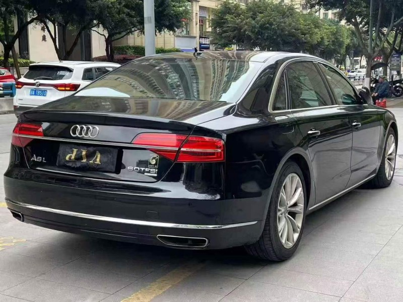 重庆17年奥迪A8L7
