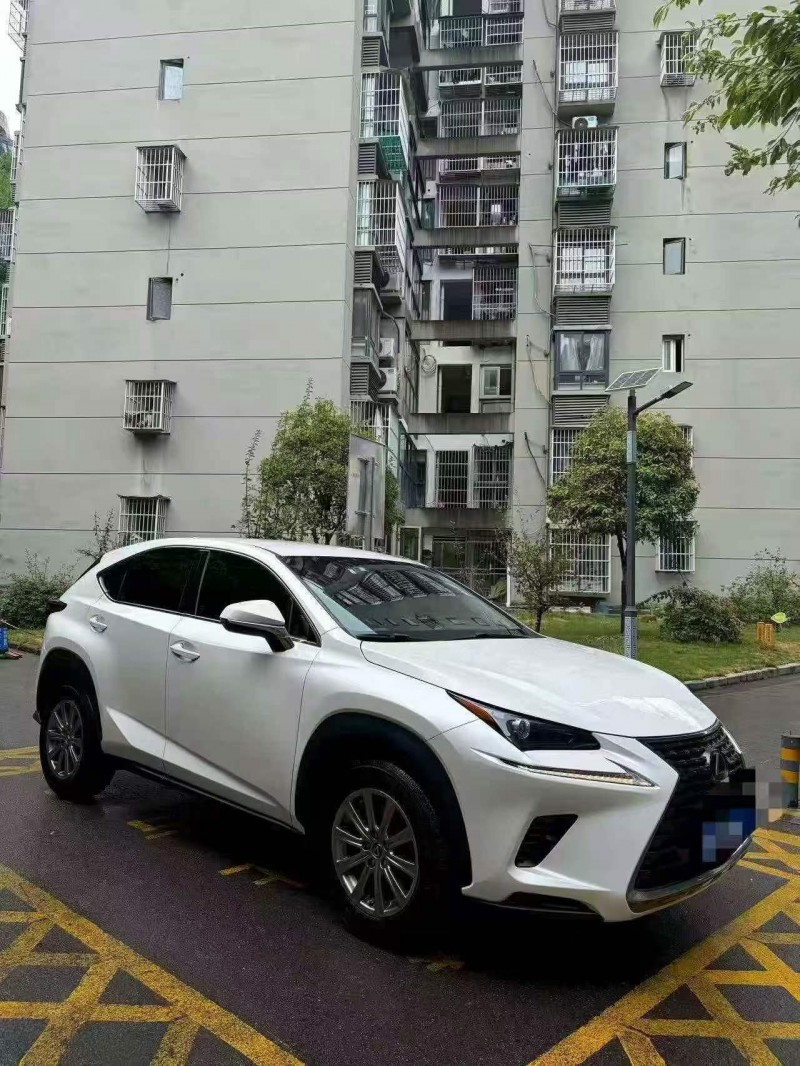 重庆18年雷克萨斯NX3