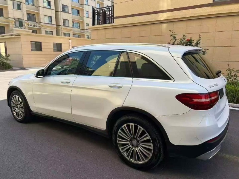 东营16年奔驰GLC9