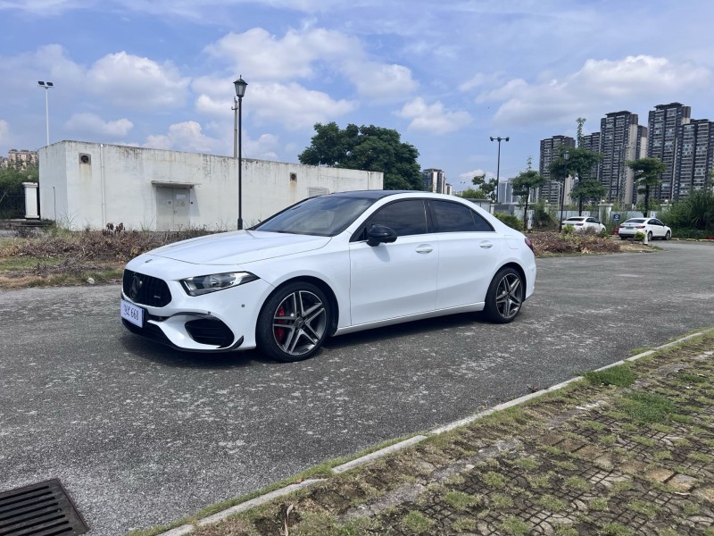 桂林19年奔驰A3