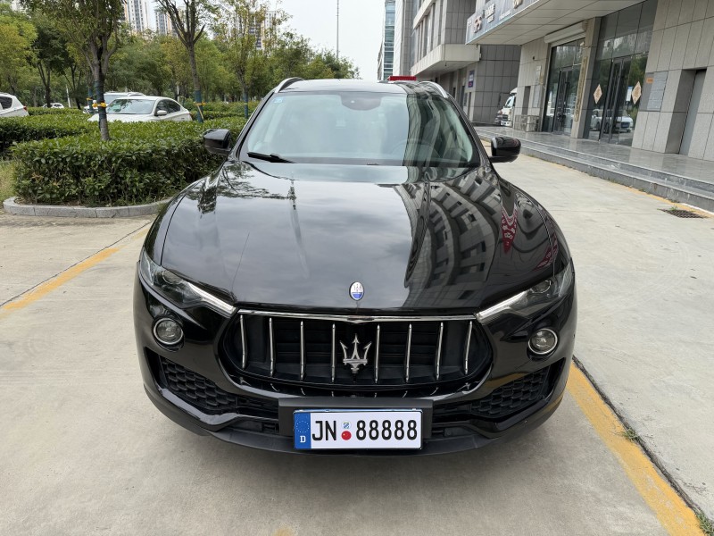 济宁18年玛莎拉蒂Levante1