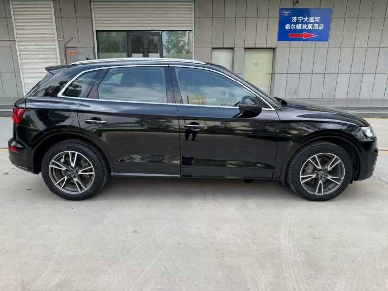 济宁21年奥迪Q54