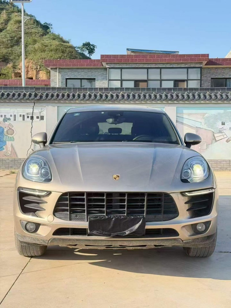 白银16年保时捷Macan1