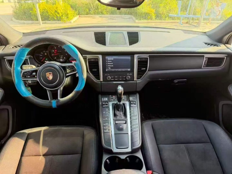 白银16年保时捷Macan5