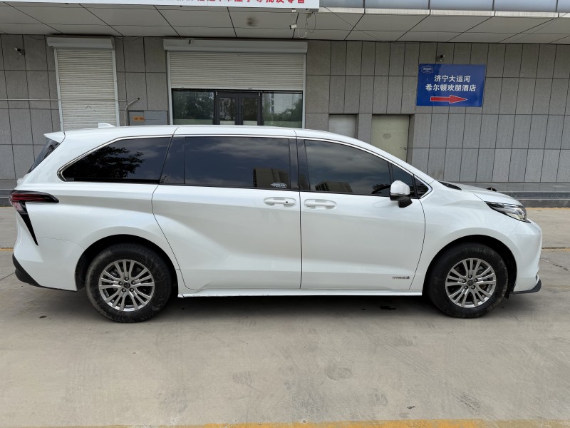 济宁22年丰田塞纳7