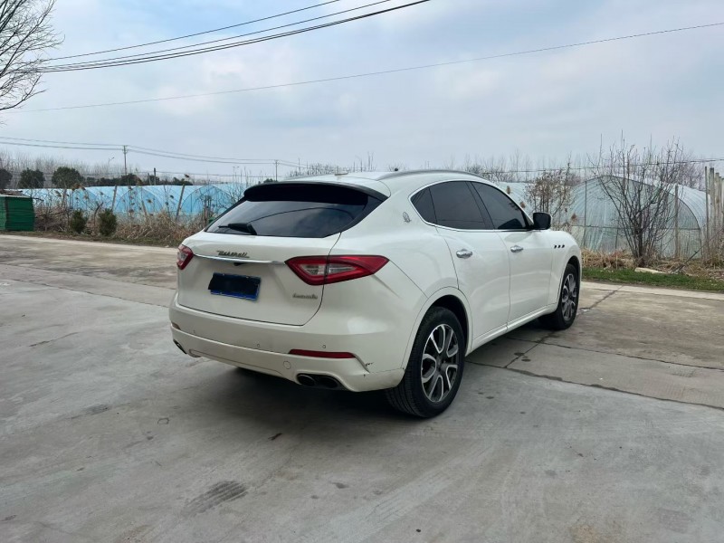 徐州17年玛莎拉蒂Levante4