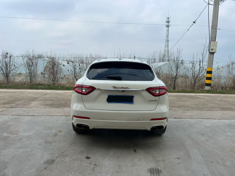 徐州17年玛莎拉蒂Levante8