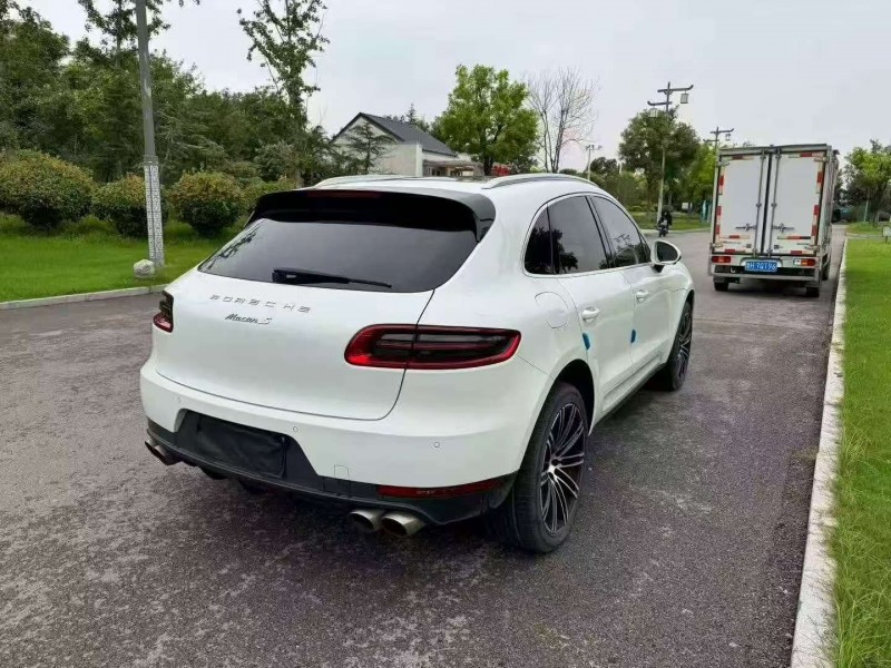 烟台15年保时捷Macan8