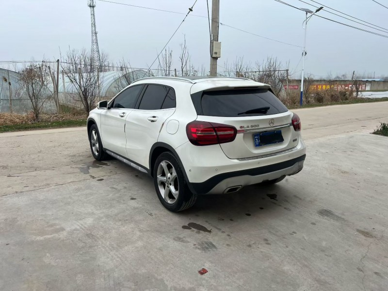 盐城19年奔驰GLA3