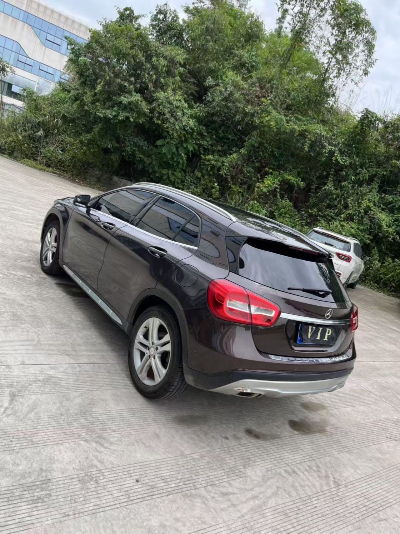 乐山17年奔驰GLA4