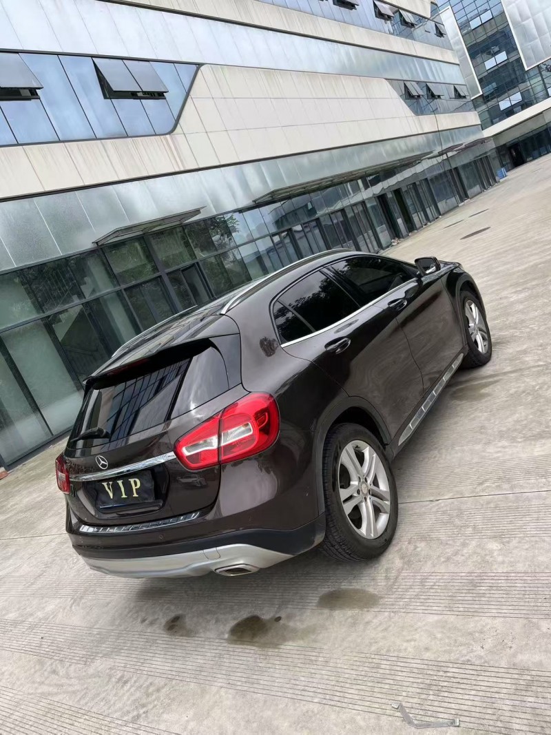 乐山17年奔驰GLA5
