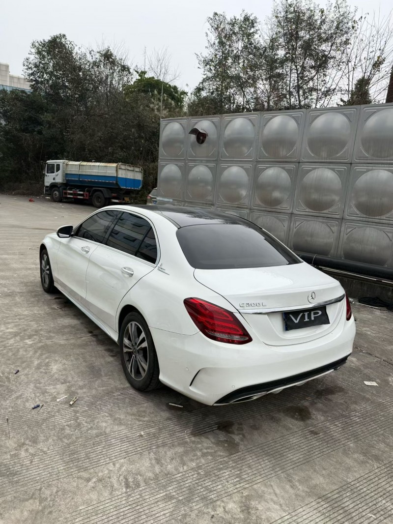 乐山17年奔驰C5
