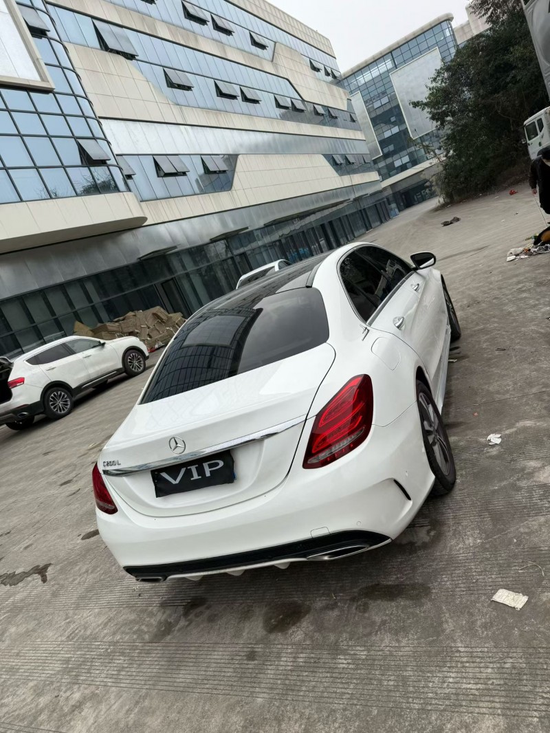 乐山17年奔驰C6