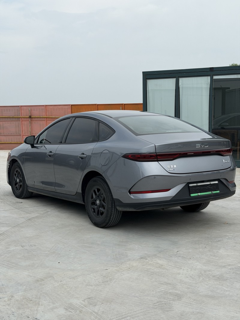 新乡25年比亚迪秦8